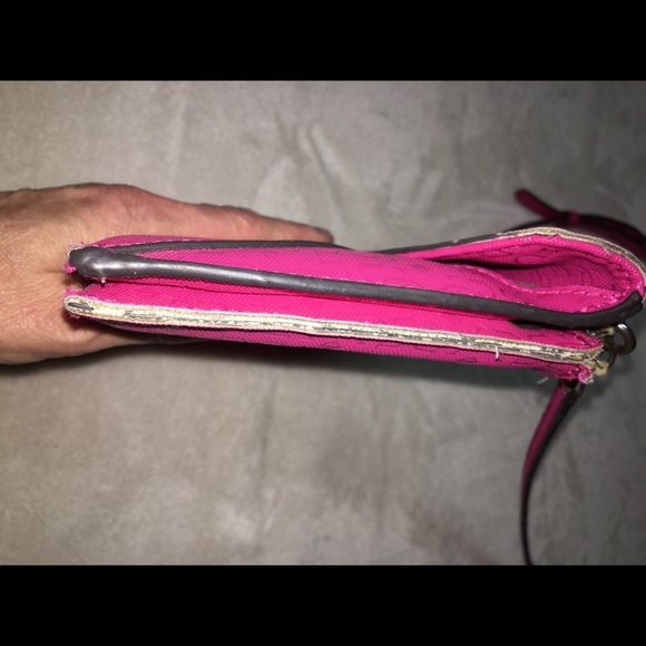 GUESS Envelope Clutch Crossbody Handbag - Picture 6 of 9